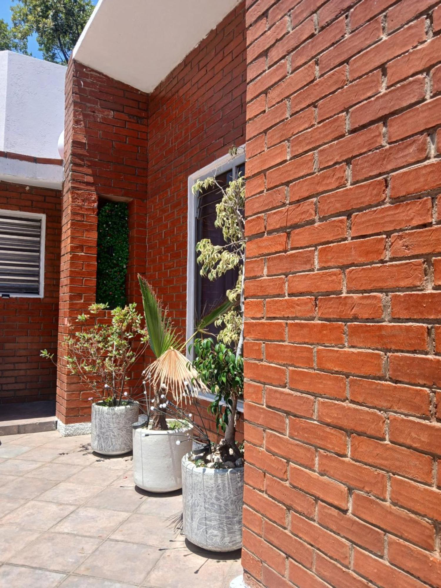 Leona Bed & Breakfast *